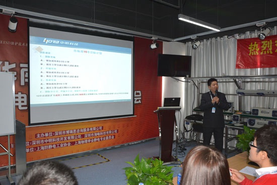 公司副總經(jīng)理顧大元先生代表整個(gè)市場(chǎng)部總結(jié)2014年工作